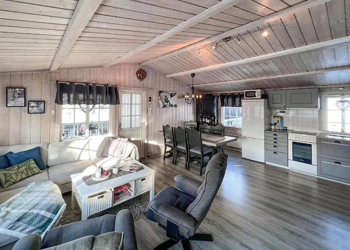 3 Bedroom Awesome In Σπίτι διακοπών Sjusjoen